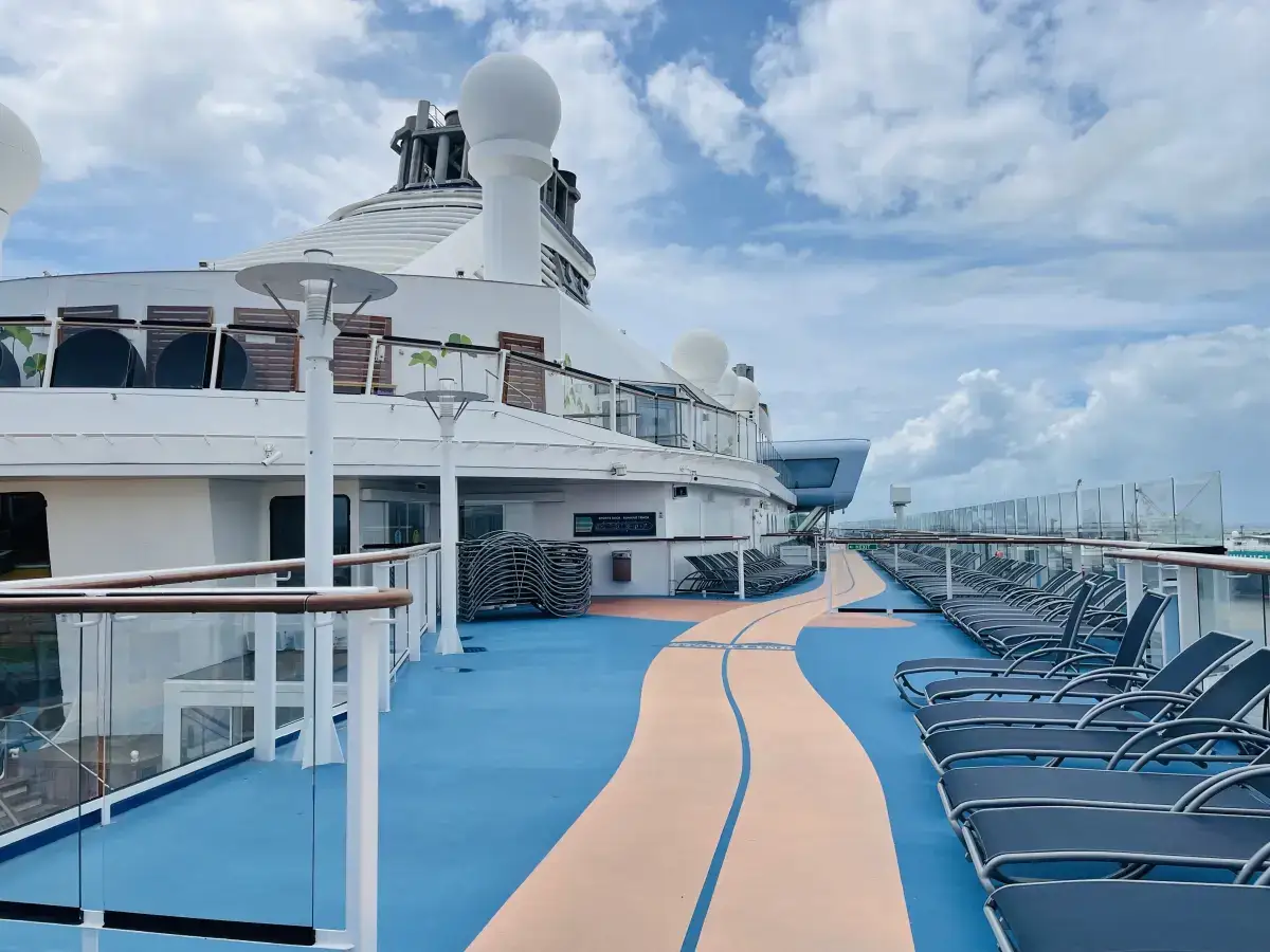 坐着邮轮去旅行