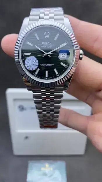 想买高仿罗杰杜彼手表?先看看价格一览表再说!